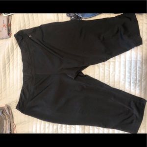 Danskin Capri Legging